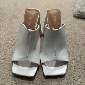 Women’s white heels, never worn